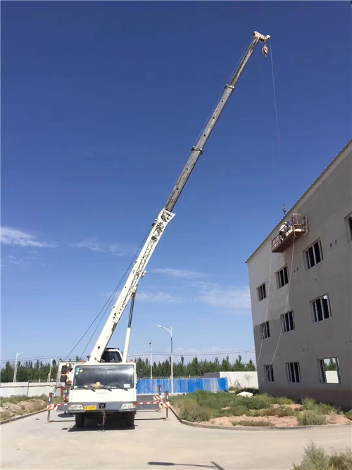 灵台县“轻装强干”—— 吊车的 “轻量化臂架” 技术